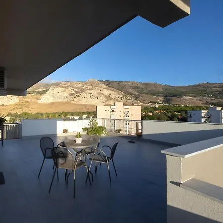 Sophie - Al Settimo Piano Con Vista Mare E Montagna شقة